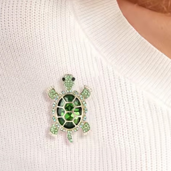 Green Turtle Crystal Brooch - Picture 9 of 9
